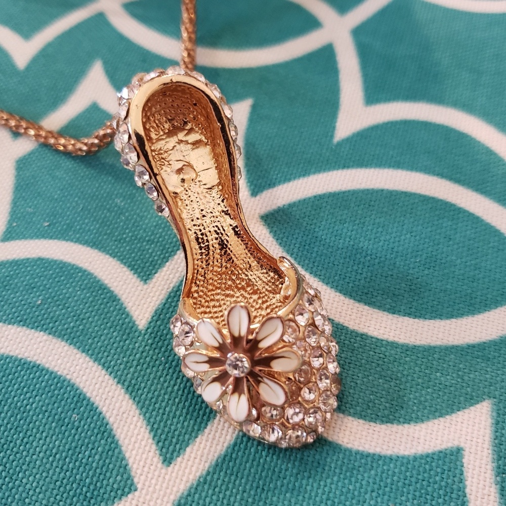 BETSEY JOHNSON HIGH HEEL NECKLACE - Picture 2 of 5